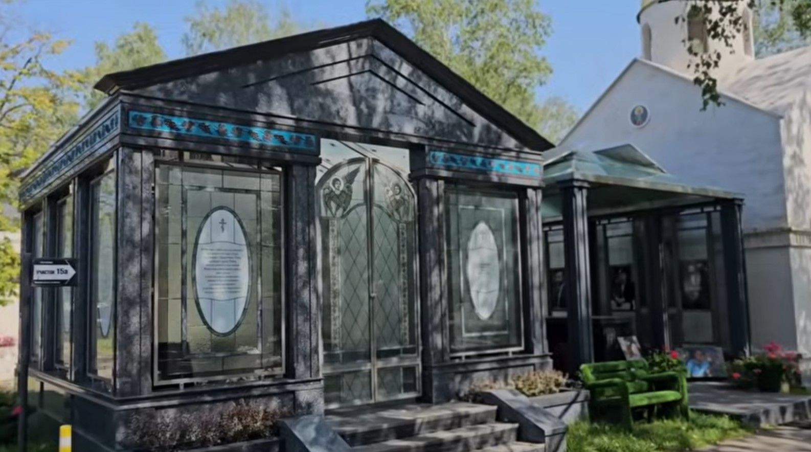 Усыпальница Николоза Хубутия. Усыпальница Николоза Хубутия.