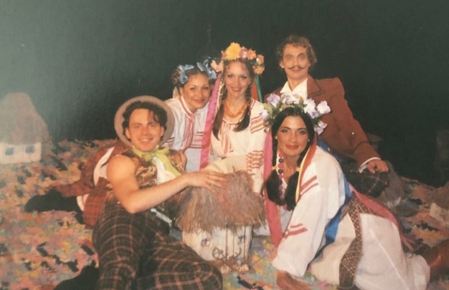 Виктория Полторак с коллегами в Ульяновском областном драматическом театре.