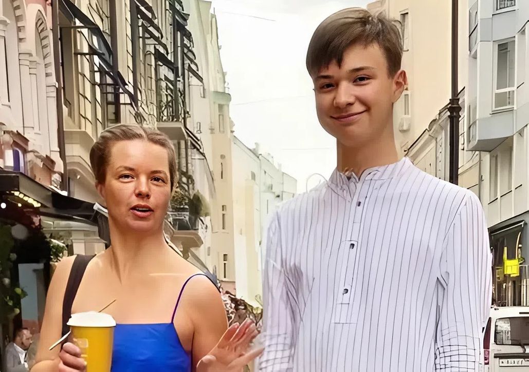 Алиса Гребенщикова с сыном.