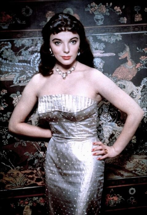 Джоан Коллинз. / Фото: pinterest.com Джоан Коллинз. / Фото: pinterest.com