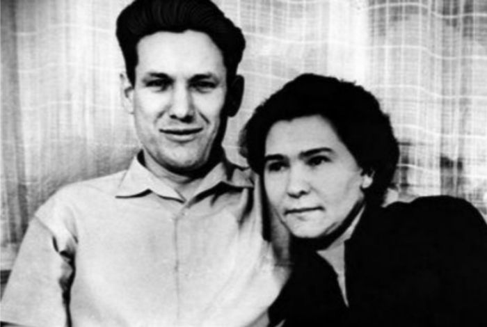 Борис Ельцин и Наина Гирина в молодости. Борис Ельцин и Наина Гирина в молодости.