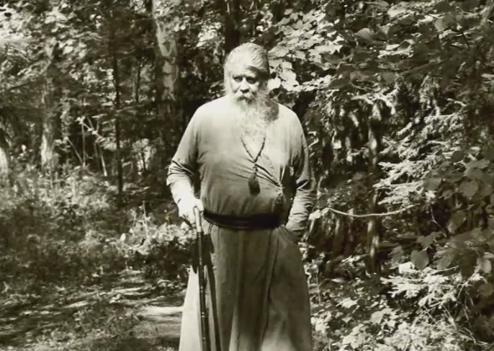 Отец Силуан в Оптиной пустыне. Отец Силуан в Оптиной пустыне.