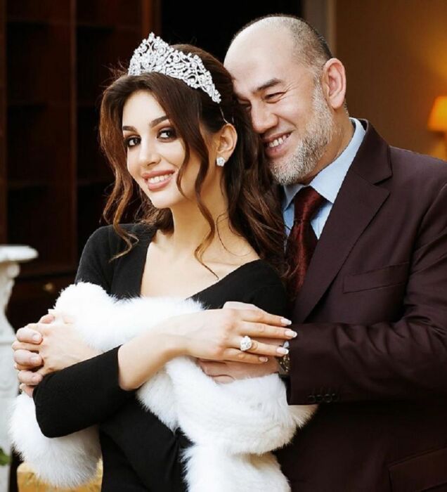 Оксана Воеводина и Мухаммад V. / Фото: kurir.rs Оксана Воеводина и Мухаммад V. / Фото: kurir.rs