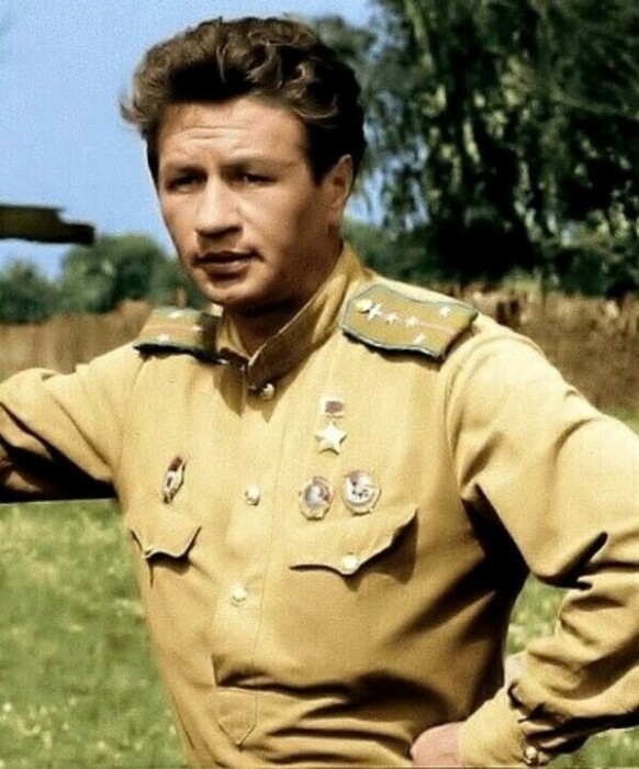 Леонид Быков. Леонид Быков.