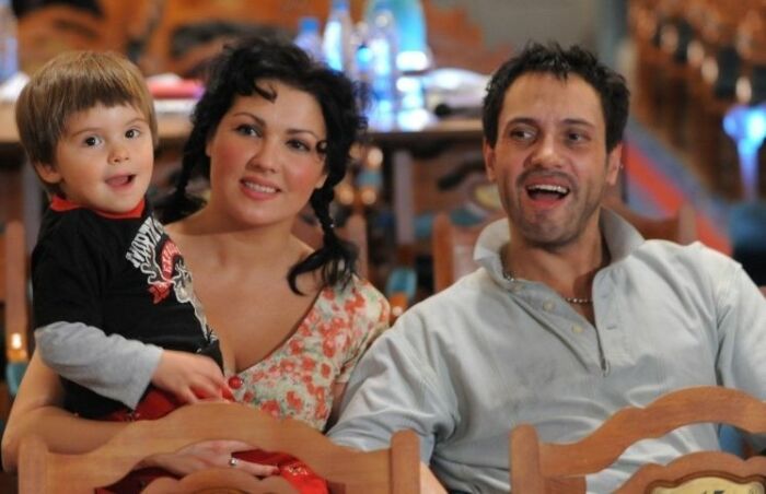 Анна Нетребко и Эрвин Шротт с сыном Тьяго.