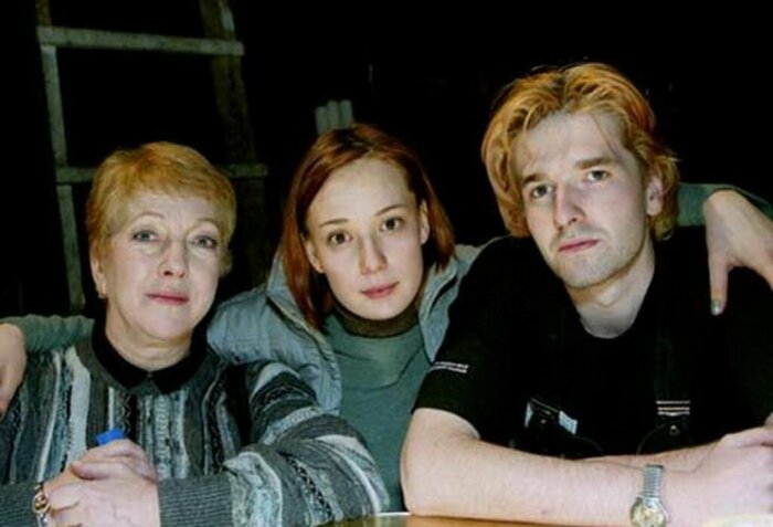 Иван Волков с первой женой и мамой.