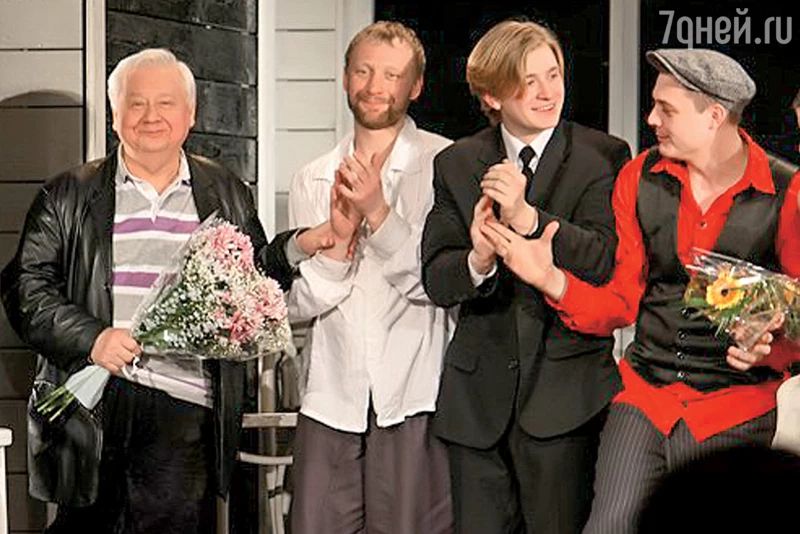 Олег Табаков, Дмитрий Куличков, Вячеслав Чепурченко и Андрей Фомин на гастролях в Санкт-Петербурге. Олег Табаков, Дмитрий Куличков, Вячеслав Чепурченко и Андрей Фомин на гастролях в Санкт-Петербурге.