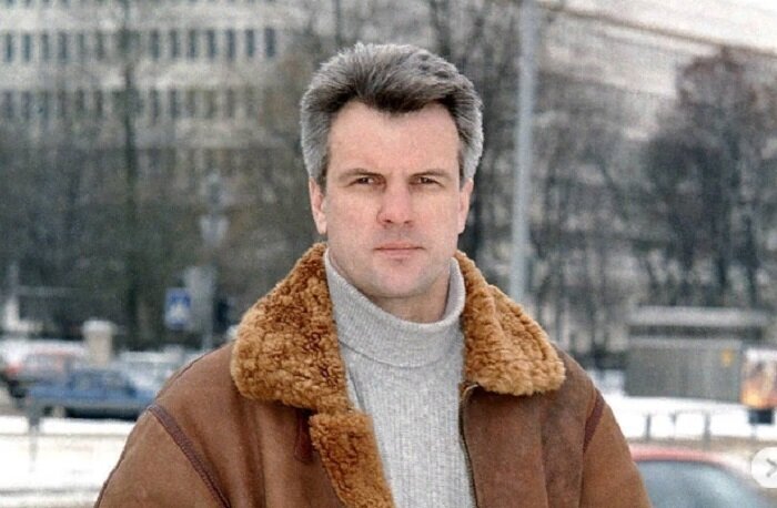 Анатолий Котенёв. Анатолий Котенёв.