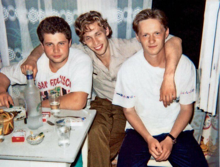 Сергей Глушко с друзьями в 1990-е. Сергей Глушко с друзьями в 1990-е.