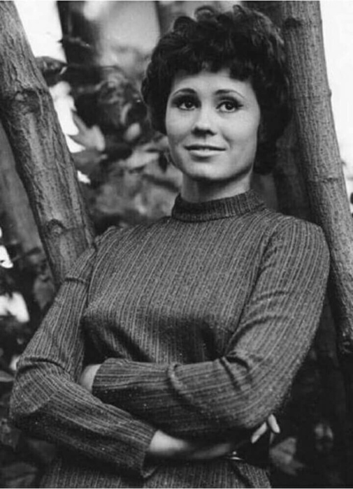 Лариса Мондрус. Лариса Мондрус.