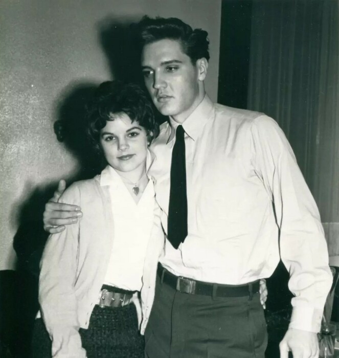 Присцилла и Элвис в юности. / Фото: imdb.com Присцилла и Элвис в юности. / Фото: imdb.com