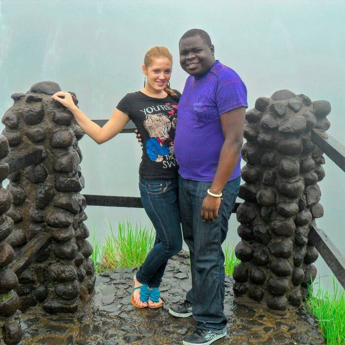 Мария и Лубинда Хаабазока в день росписи в Замбии.