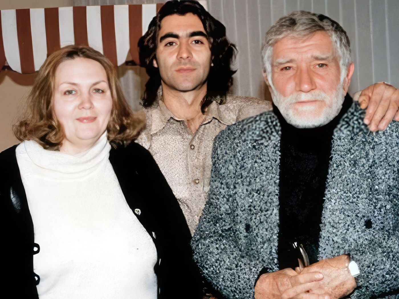 Степан Джигарханян с родителями.