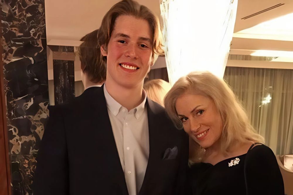 Мария Шукшина с сыном Макаром. Мария Шукшина с сыном Макаром.