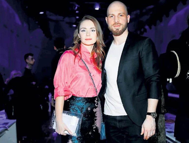 Карина Разумовская и Егор Бурдин Карина Разумовская и Егор Бурдин