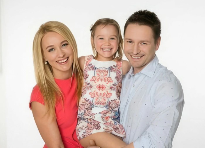 Владимир Жеребцов и Анастасия Панина с дочерью.