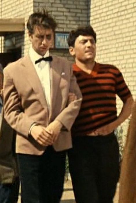 Герман Дзусов (в полосатой футболке).