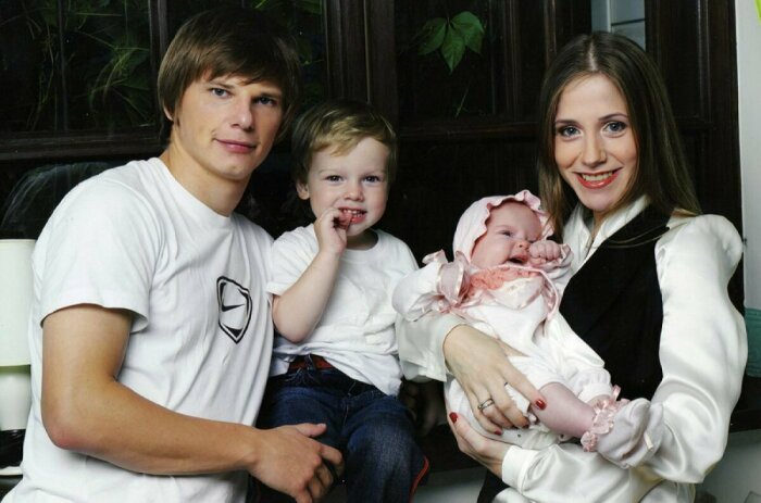 Андрей Аршавин и Юлия Барановская с детьми. / Фото: kino-teatr.ru Андрей Аршавин и Юлия Барановская с детьми. / Фото: kino-teatr.ru