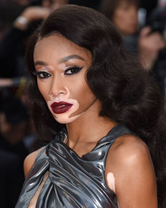 Винни Харлоу.