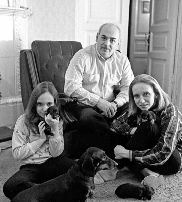 Ирина Мазуркевич и Анатолий Равикович с дочерью.