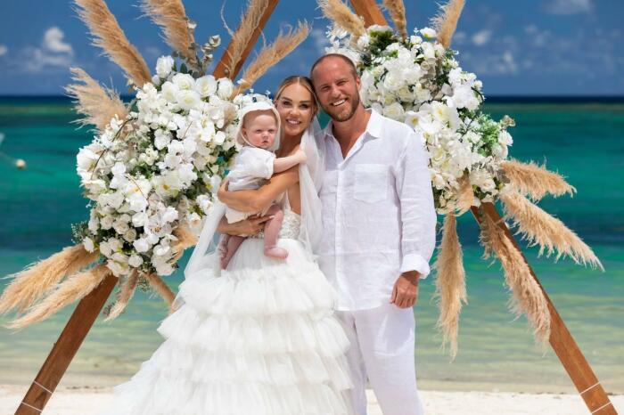 Мария Погребняк и Игорь Головинский с сыном в день свадьбы.