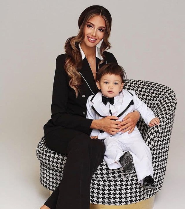 Оксана Воеводина с сыном. / Фото: woman.rambler.ru Оксана Воеводина с сыном. / Фото: woman.rambler.ru