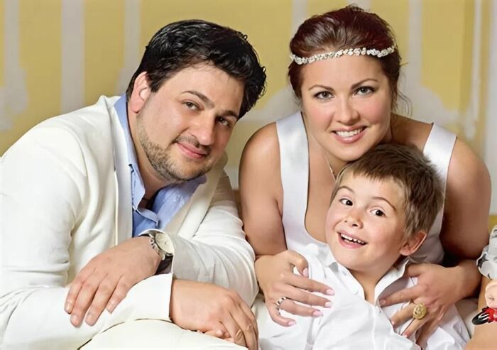 Анна Нетребко и Юсиф Эйвазов с сыном Тьяго.