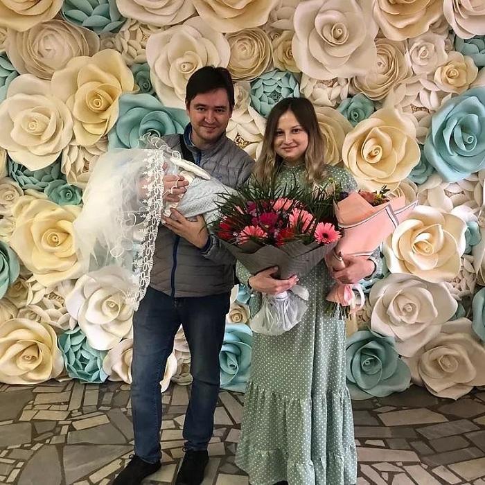 Татьяна Конюхова с мужем и ребёнком. Татьяна Конюхова с мужем и ребёнком.