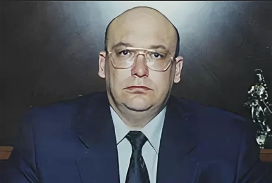 Михаил Лужков. Михаил Лужков.