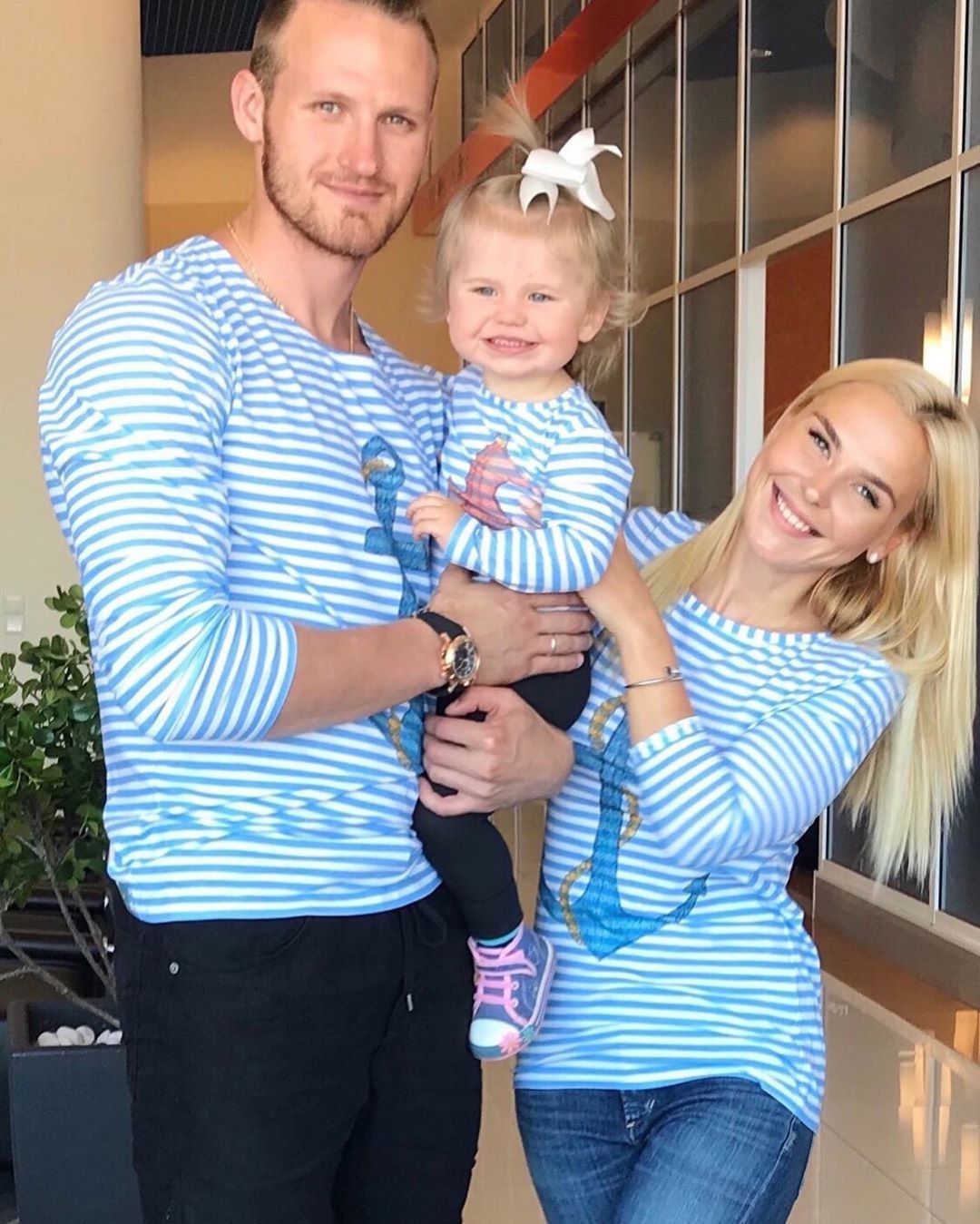 Пелагея и Иван Телегин с дочерью.