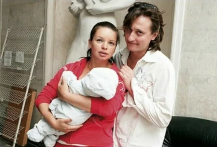 Алиса Гребенщикова и Сергей Дандурян с сыном. Алиса Гребенщикова и Сергей Дандурян с сыном.