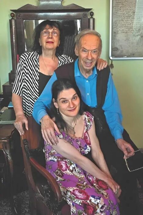 Гитана Леонтенко и Алексей Баталов с дочерью.