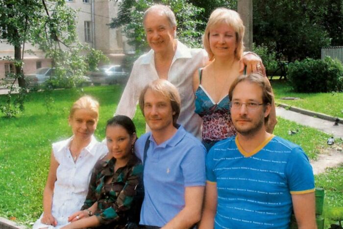 Владимир Конкин Владимир Конкин с женой Аллой, дочерью Софией, сыновьями Святославом с женой Людмилой и Ярославом. Владимир Конкин Владимир Конкин с женой Аллой, дочерью Софией, сыновьями Святославом с женой Людмилой и Ярославом.