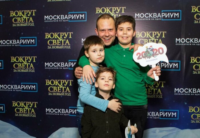 Кирилл Плетнёв с сыновьями. / Фото: www.svadba1000.ru