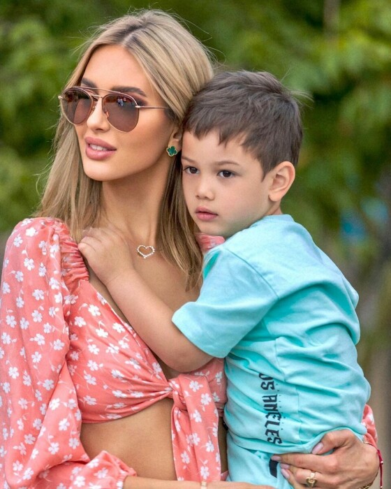 Оксана Воеводина с сыном. / Фото: spleten.net Оксана Воеводина с сыном. / Фото: spleten.net