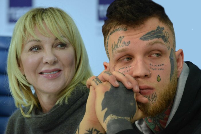 Денис Шальных с матерью. Денис Шальных с матерью.