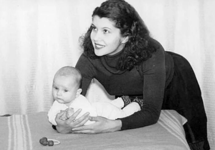 Вера Сотникова с сыном.