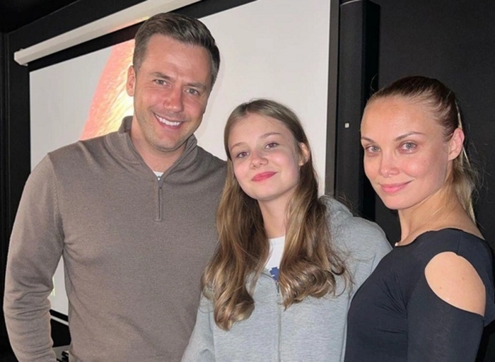 Иван Жидков и Татьяна Арнтгольц с дочерью. Иван Жидков и Татьяна Арнтгольц с дочерью.