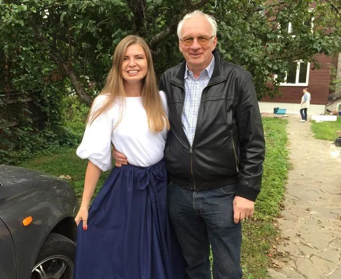 Владимир Носик с внучкой Дарьей.
