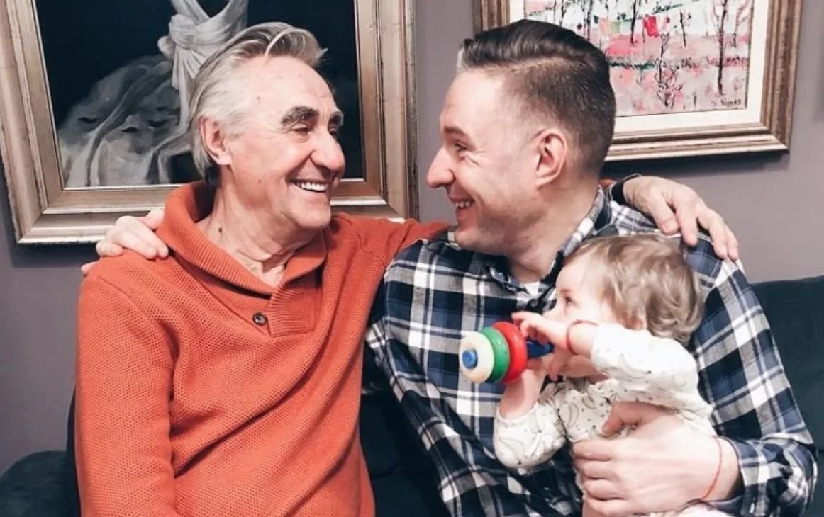 Анатолий Васильев с сыном и внуком.