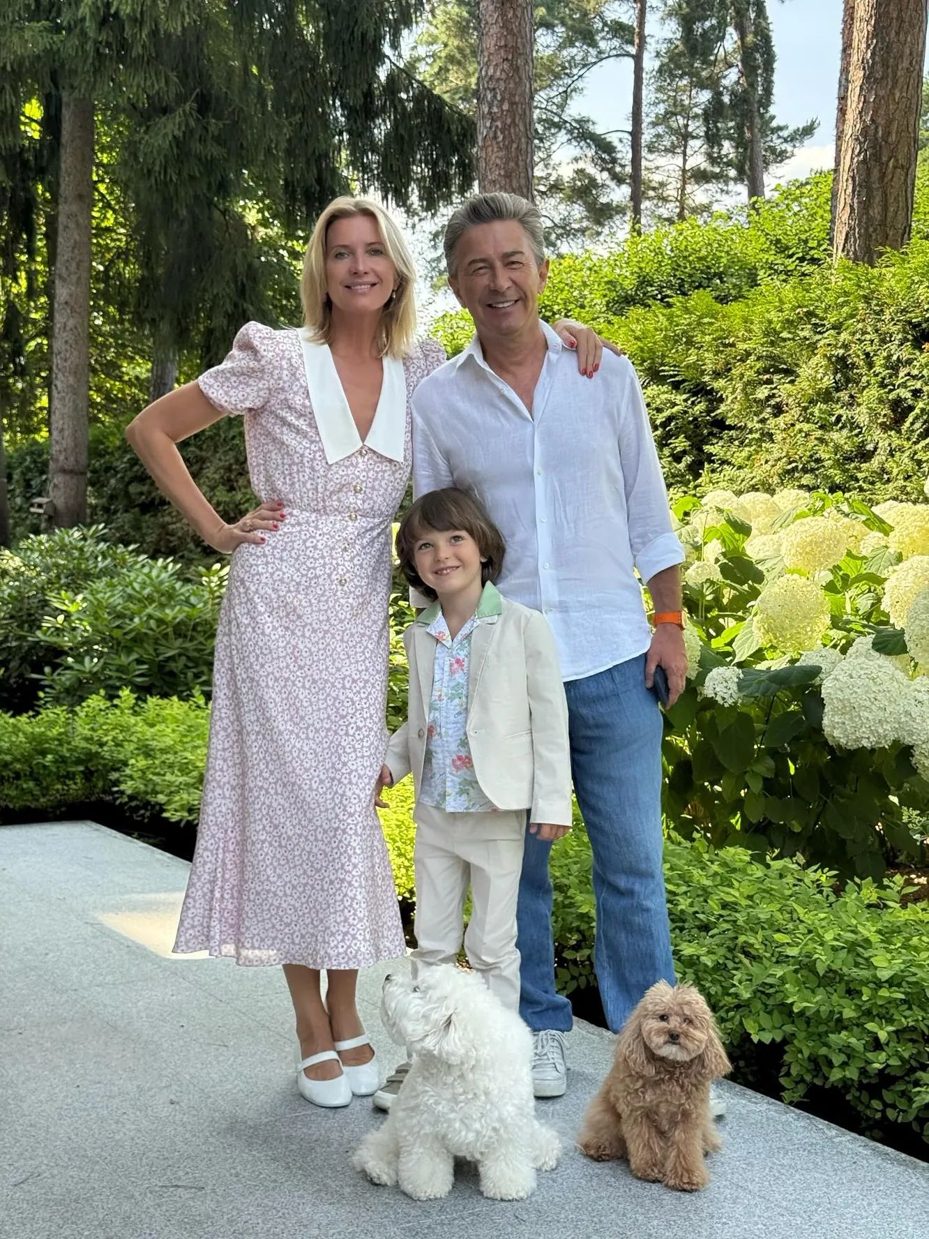 Валерий и Виола Сюткины с сыном Лео. Валерий и Виола Сюткины с сыном Лео.