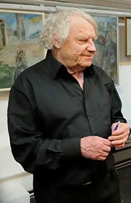 Муж актрисы, художник Эдуард Курочкин. Муж актрисы, художник Эдуард Курочкин.