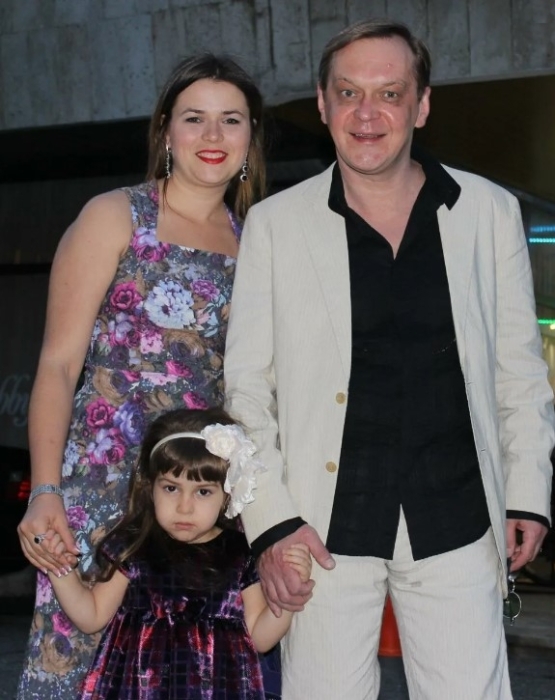 Михаил Горевой и Олеся Маркелова с дочерью. / Фото: 7days.ru Михаил Горевой и Олеся Маркелова с дочерью. / Фото: 7days.ru