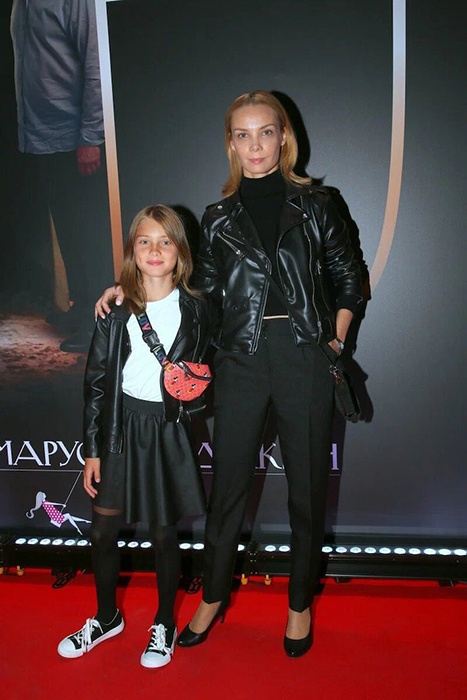 Ольга Арнтгольц с дочерью. Ольга Арнтгольц с дочерью.