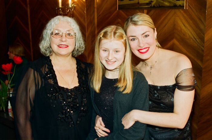 Мария Шукшина с мамой и дочерью. / Фото: kino-teatr.ru Мария Шукшина с мамой и дочерью. / Фото: kino-teatr.ru