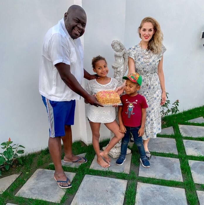 Мария и Лубинда Хаабазока с детьми.