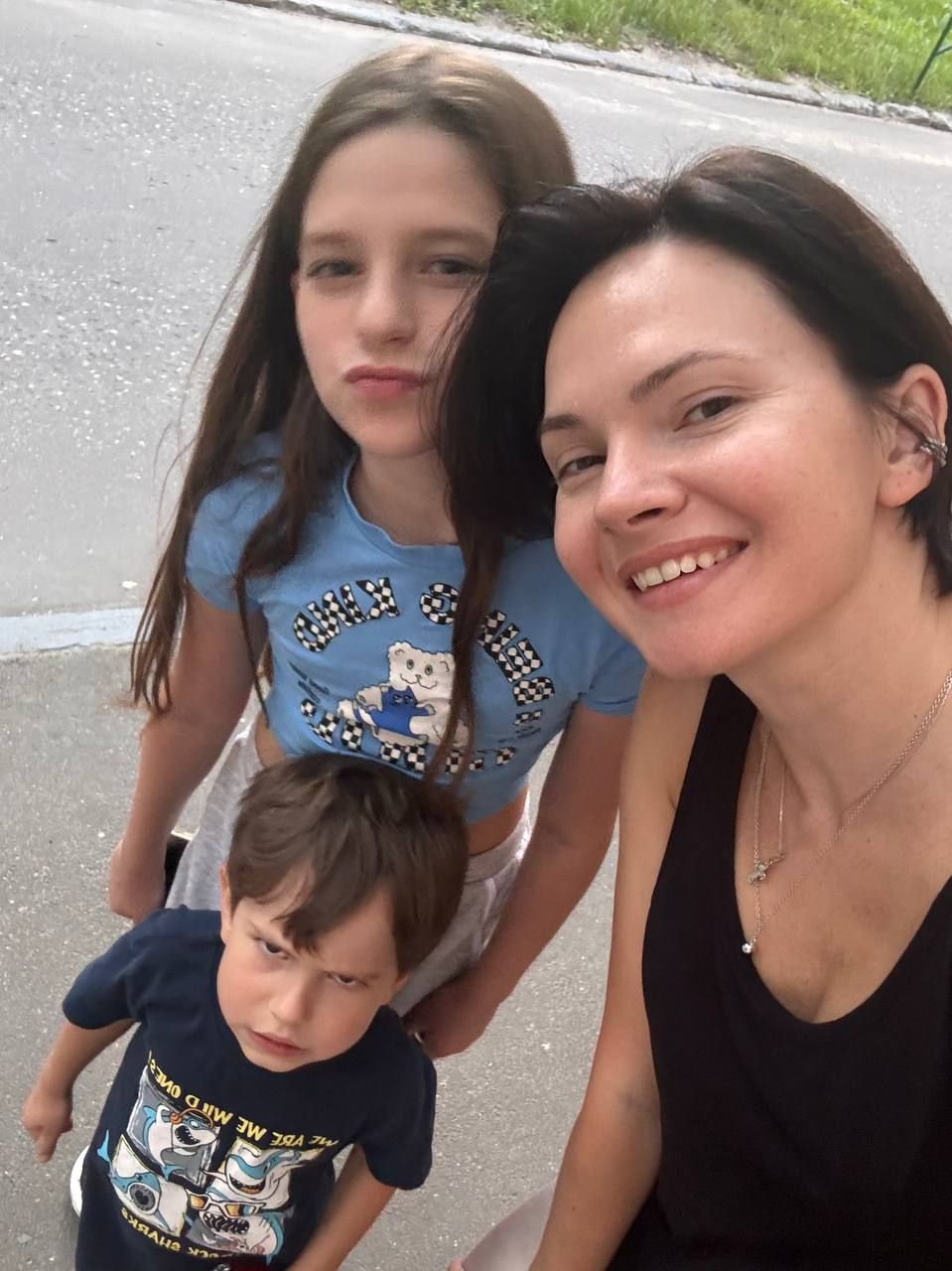 Екатерина Астахова с дочерью и младшим сыном. Екатерина Астахова с дочерью и младшим сыном.