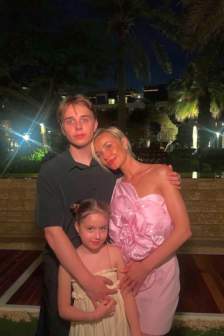 Полина Гагарина с детьми.. Полина Гагарина с детьми..