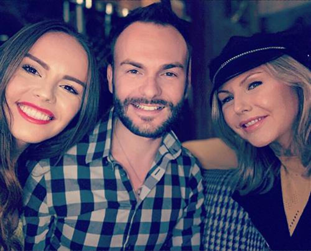 Вячеслав и Анна Шаинские с мамой. Вячеслав и Анна Шаинские с мамой.