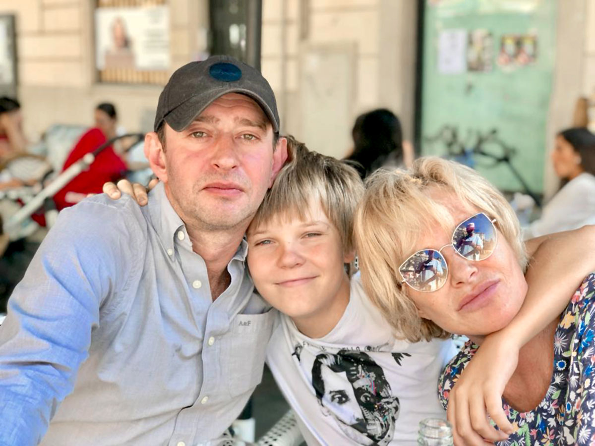 Иван Хабенский с отцом и бабушкой. Иван Хабенский с отцом и бабушкой.